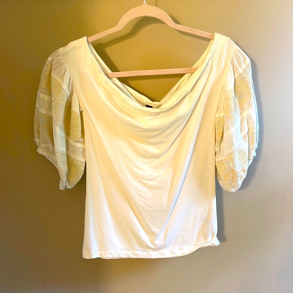 Free People off-the-shoulder top. Size S.